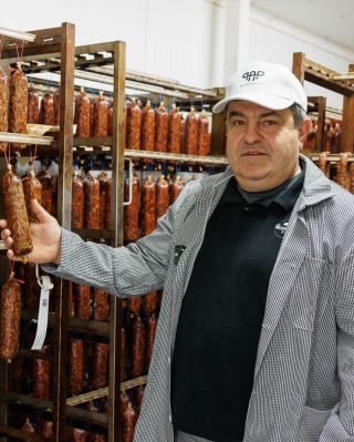 Taťka slaví narozky 🥳 Přejeme mu hlavně zdravíčko a ať vždycky najde po kapsách nějakou tu klobásku či salámek 😎 #bobroty...