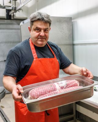 🔥 Minulý týden jsme vám ukázali video s Tondou, kde prozradil svůj postup přípravy sváteční bůčkové rolády, ať si ji...